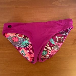 Reversible bikini bottoms